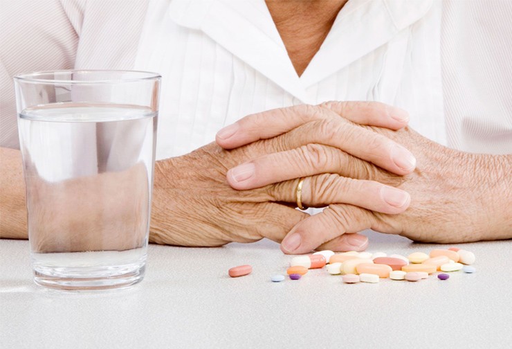 La inactivación genética de los receptores dopaminérgicos D1, pero no de los receptores D2, inhibe la disquinesia y la fosfo-acetilación de las histonas inducidas por la L-DOPA
